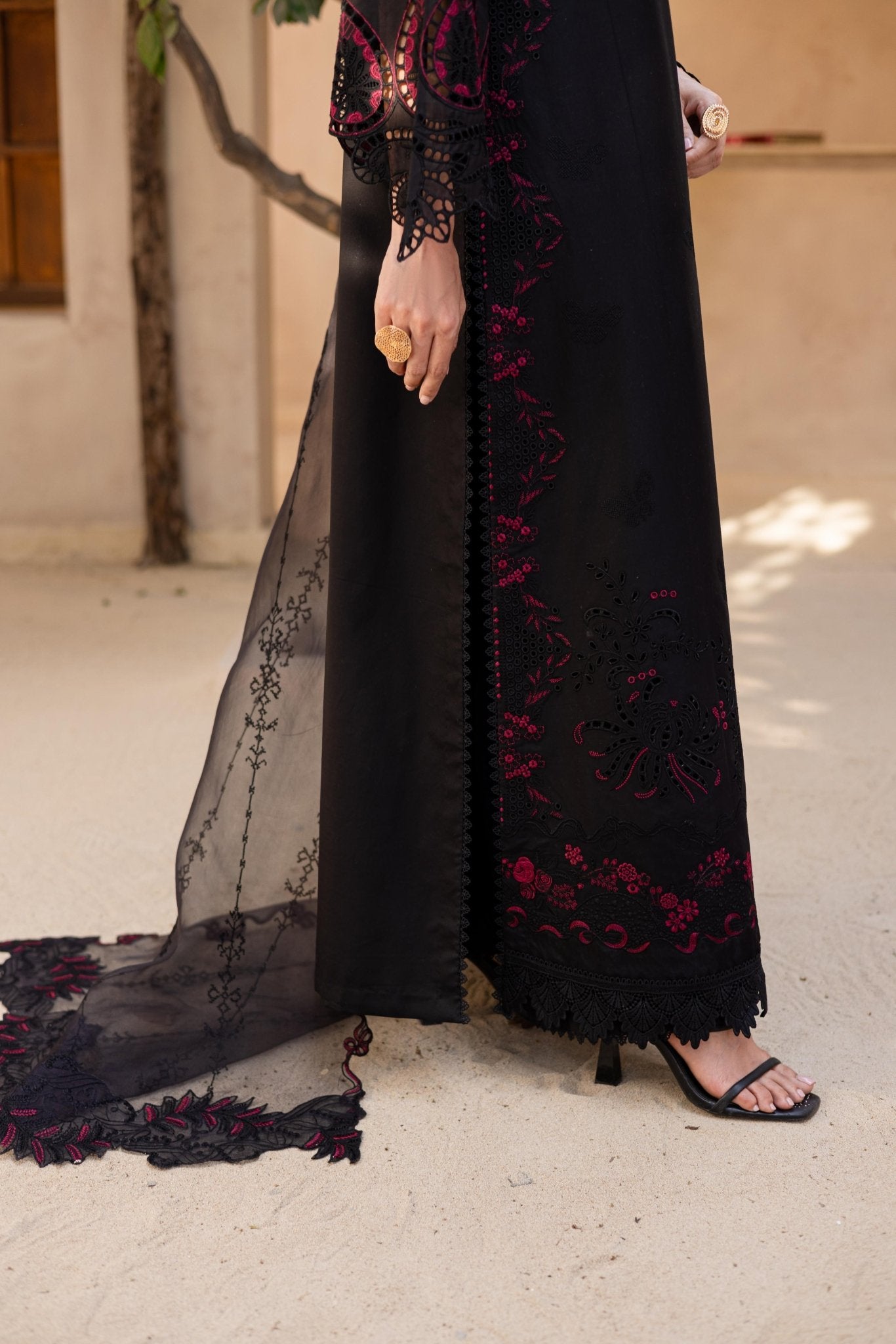 BLACKOUTFIT - LIBASENISA