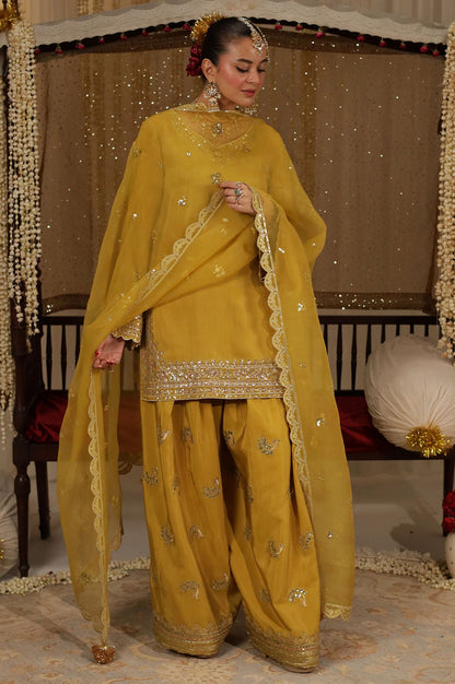 Butterscotch yellow Outfit