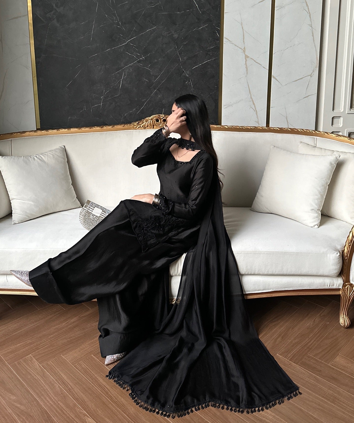 Noir Grace - LIBASENISA