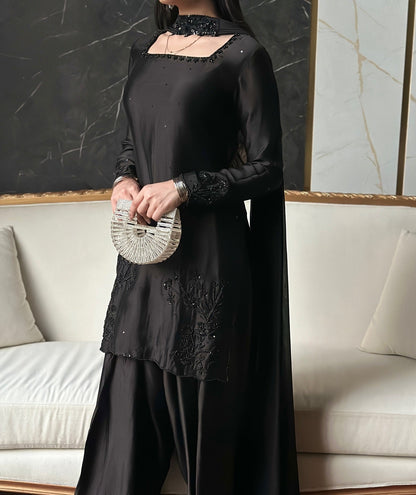 Noir Grace - LIBASENISA