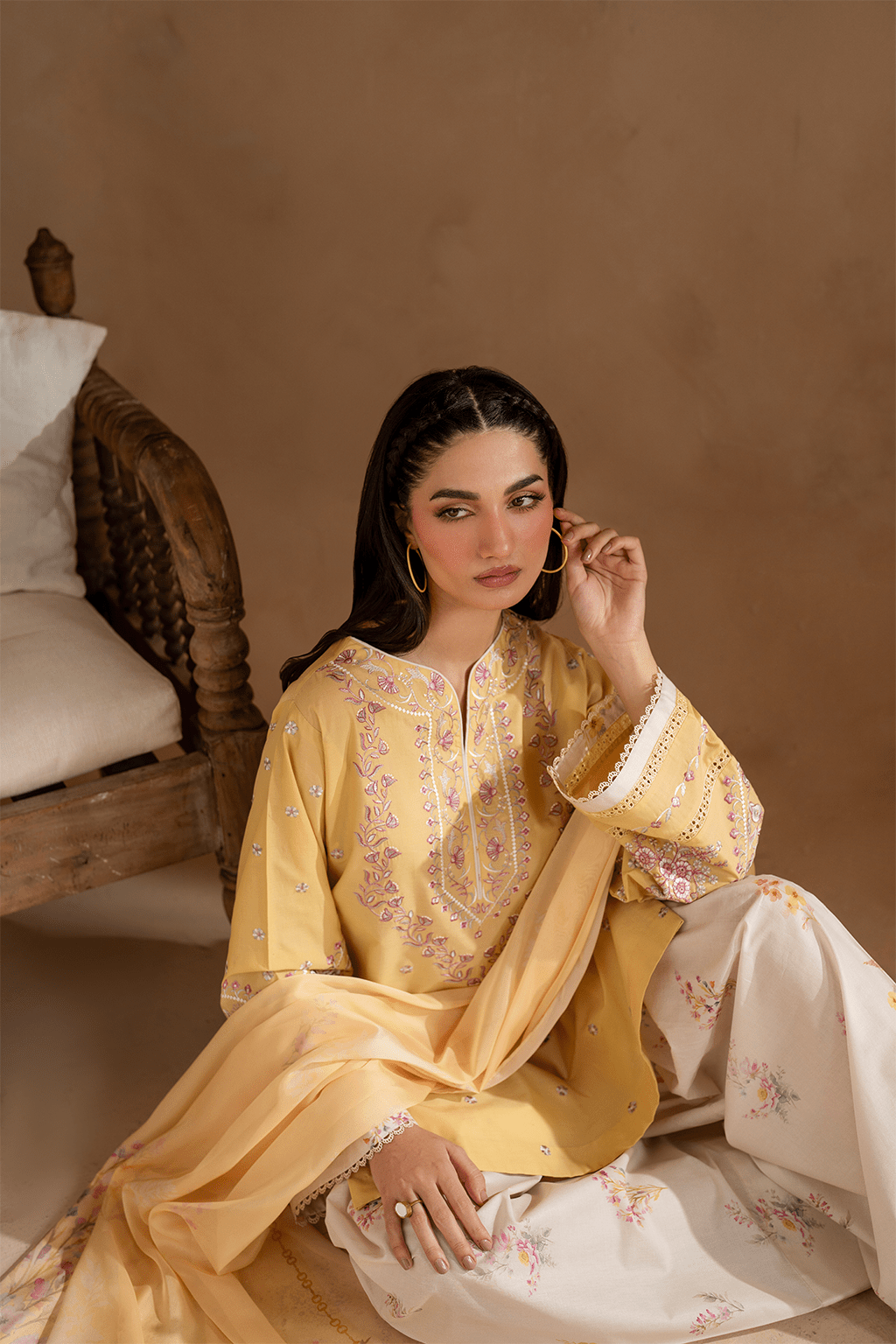 Zarnish Noor - LIBASENISA